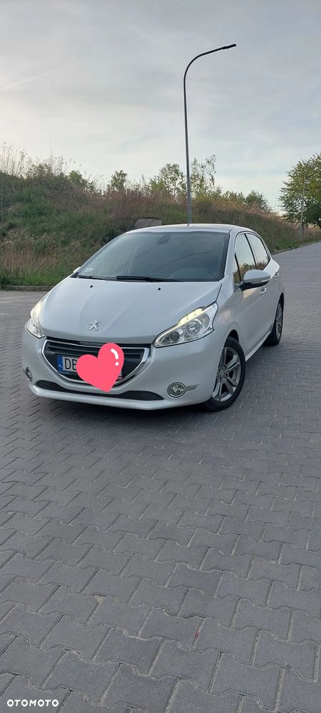 Peugeot 208 - 1