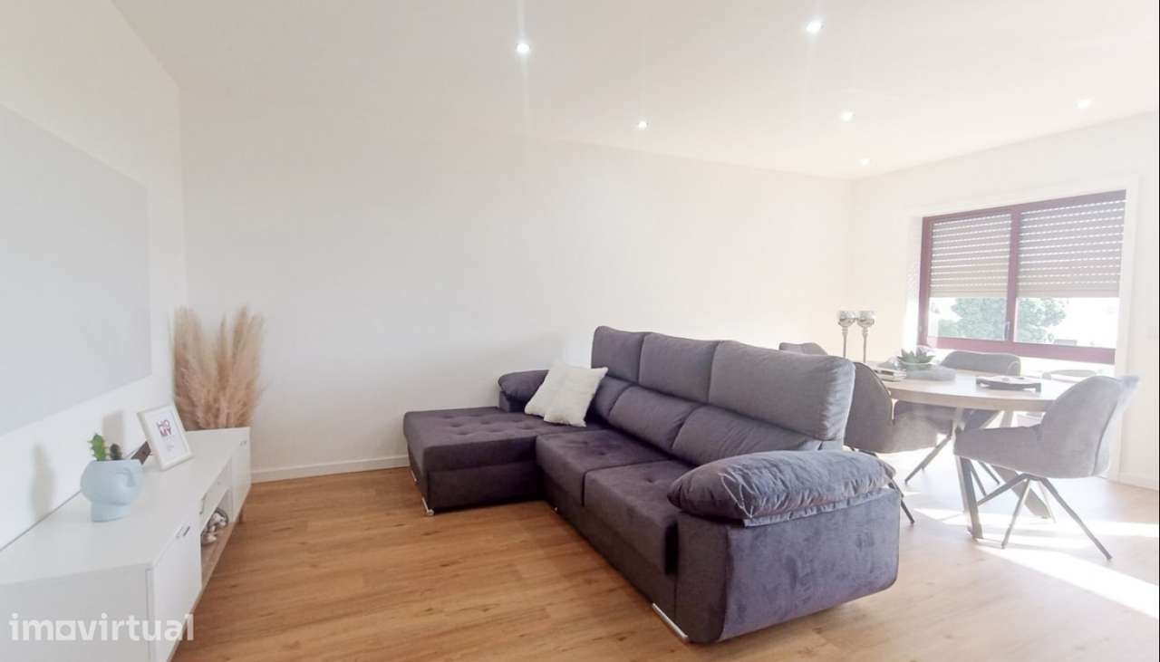 Venda de Apartamento T2+1 remodelado, Caxinas, Vila do Conde - Grande imagem: 2/18