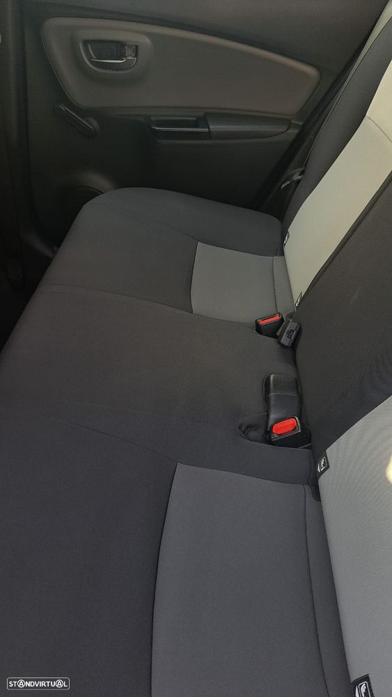 Toyota Yaris 1.5 HSD Exclusive+P.Luxury - 17