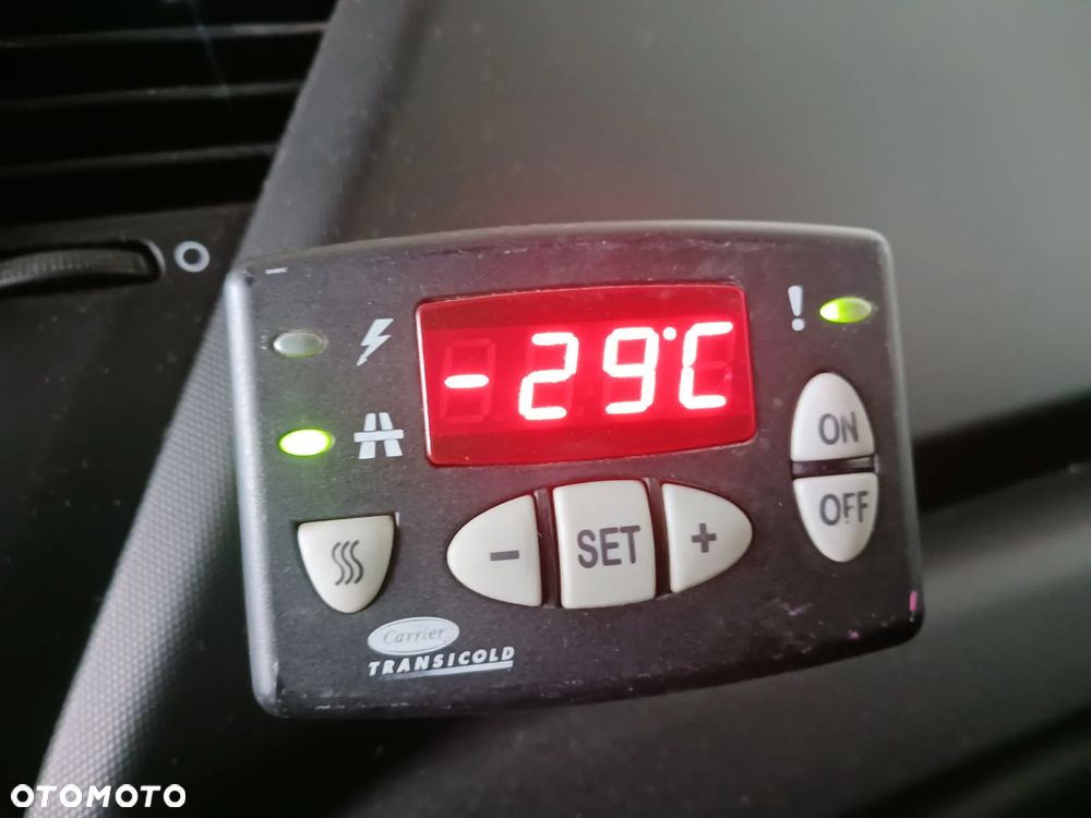 Iveco Daily 35S11 E5 Izoterma 2016r Chłodnia 289 tyś km Mroźnia Agregat zasilanie zew 230V - 32