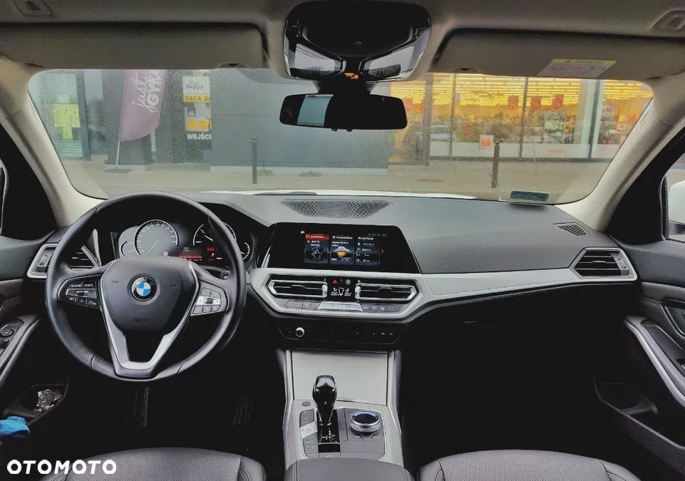 BMW Seria 3 318d Sport Line - 12
