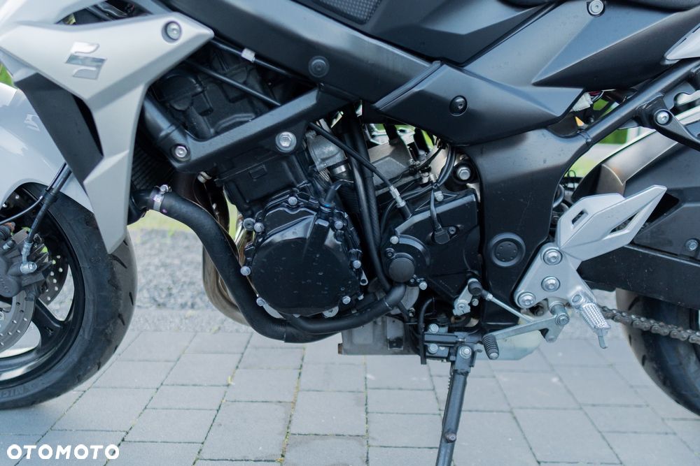 Suzuki GSR - 29