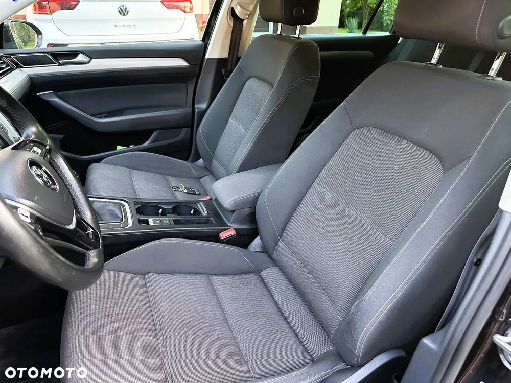 Volkswagen Passat 1.6 TDI BMT Comfortline - 9