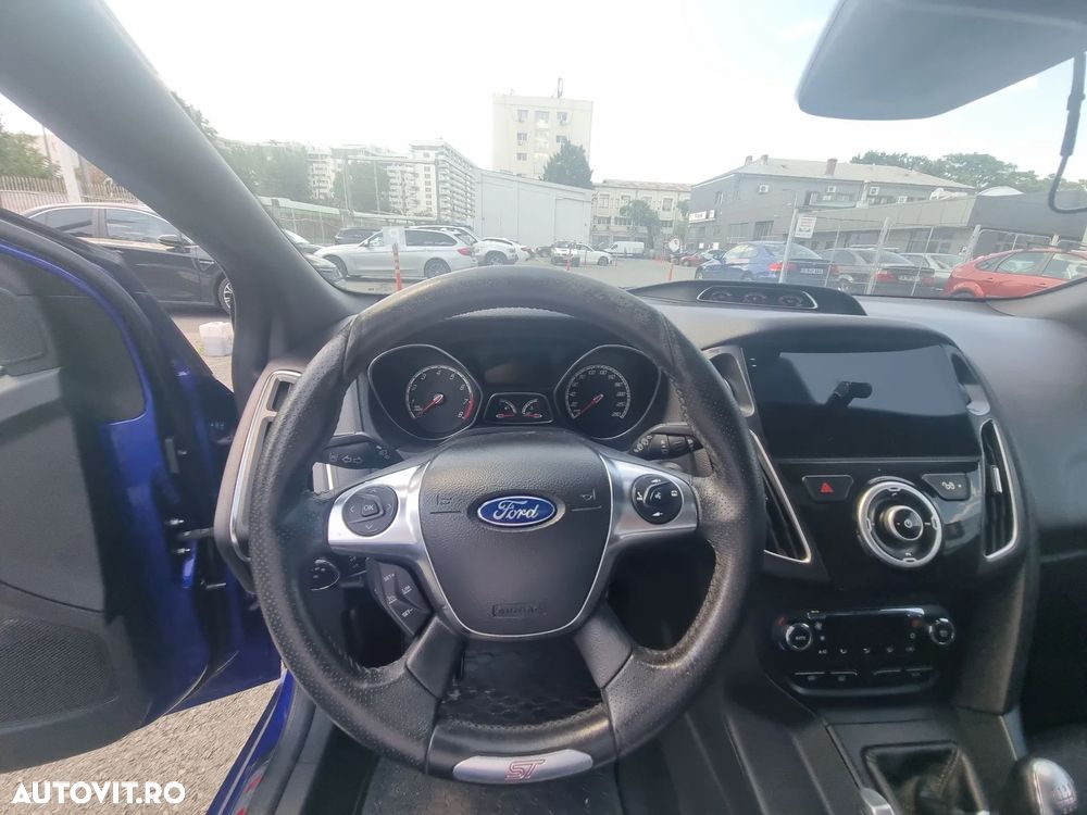 Ford Focus - 12
