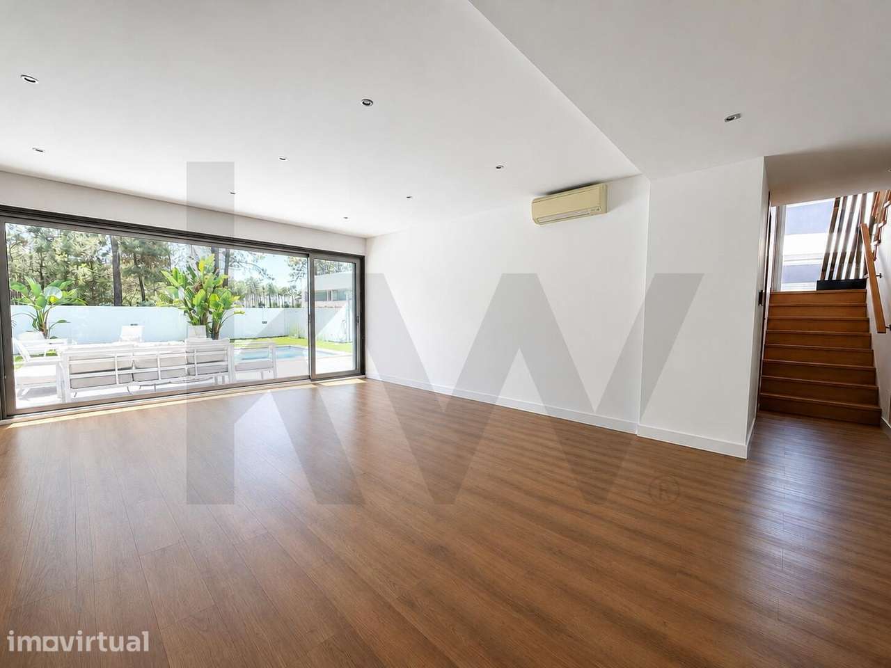 Moradia Isolada de Luxo, T5 com Piscina para a venda em Santo António - Grande imagem: 2/39