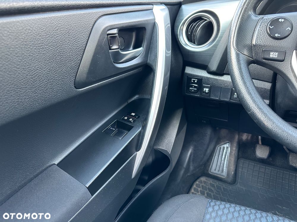 Toyota Auris - 17
