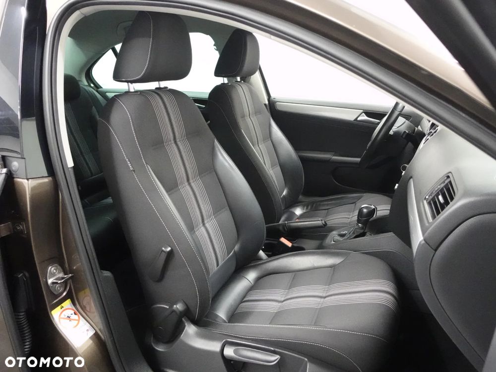 Volkswagen Jetta 1.4 TSI DSG Match - 26
