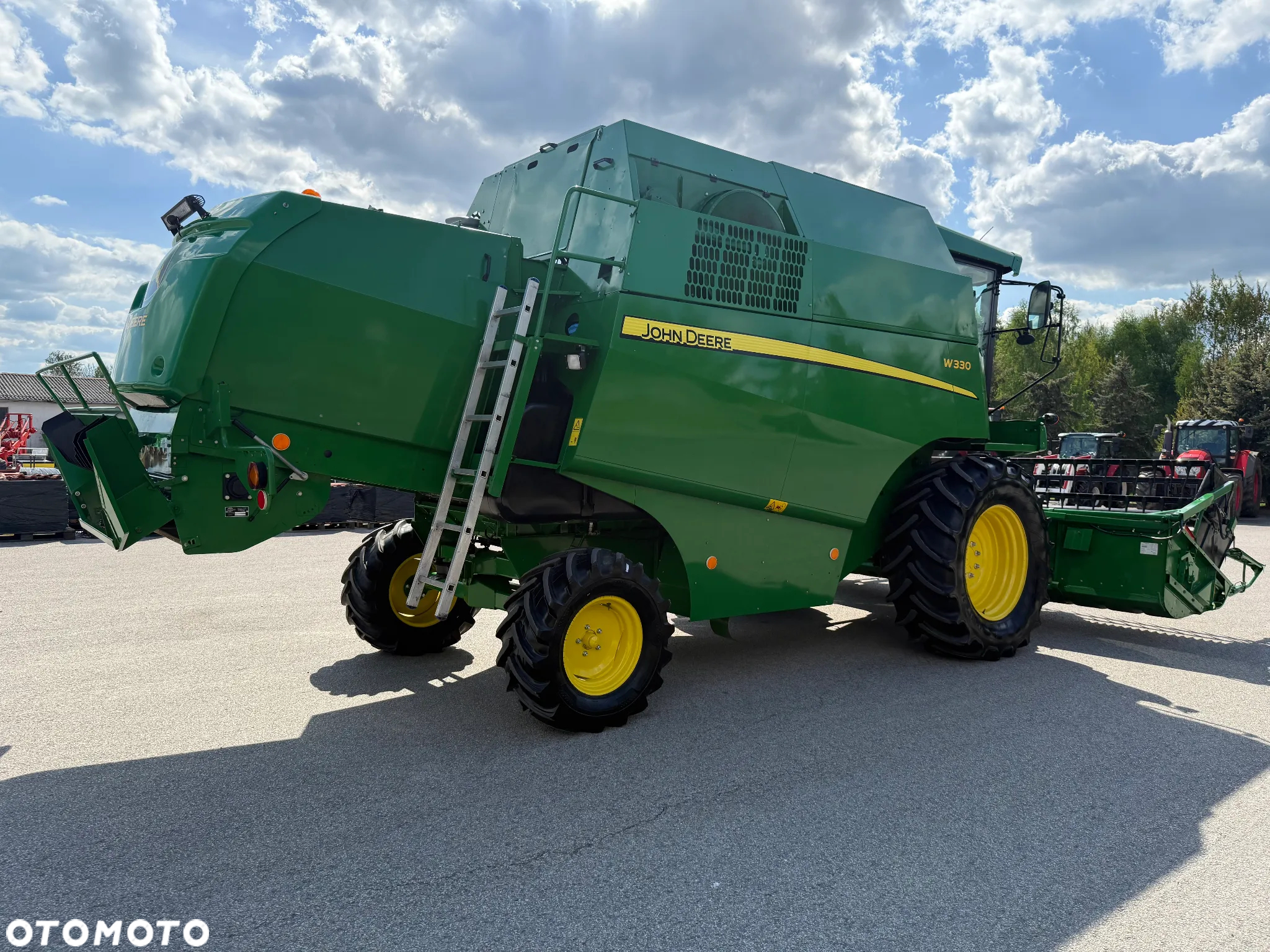 John Deere W 330 - 11