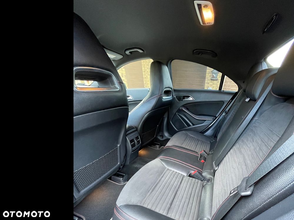 Mercedes-Benz CLA 200 7G-DCT AMG Line - 11