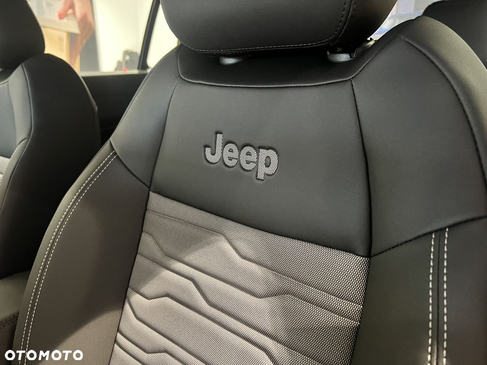 Jeep Avenger 1.2 T3 mHEV Upland 4xe eDCT6 - 15