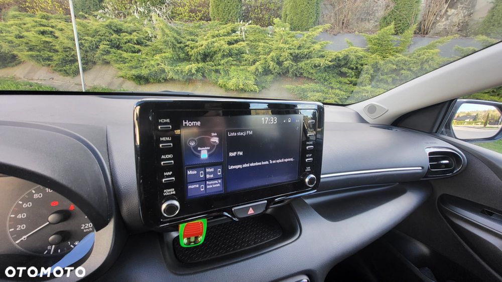 Toyota Yaris Hybrid 100 Dynamic - 13