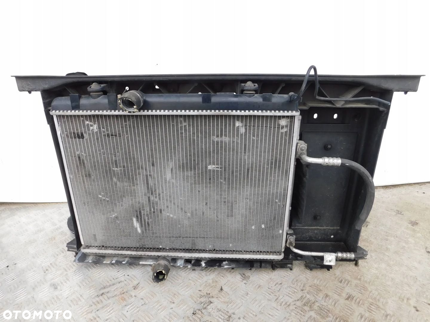 PAS PRZEDNI WENTYLATOR CHŁODNICE CITROEN C4 PICASSO 1.6 16V - 2