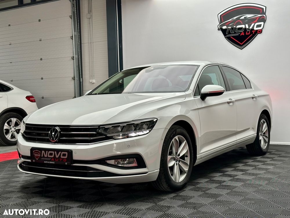 Volkswagen Passat - 1