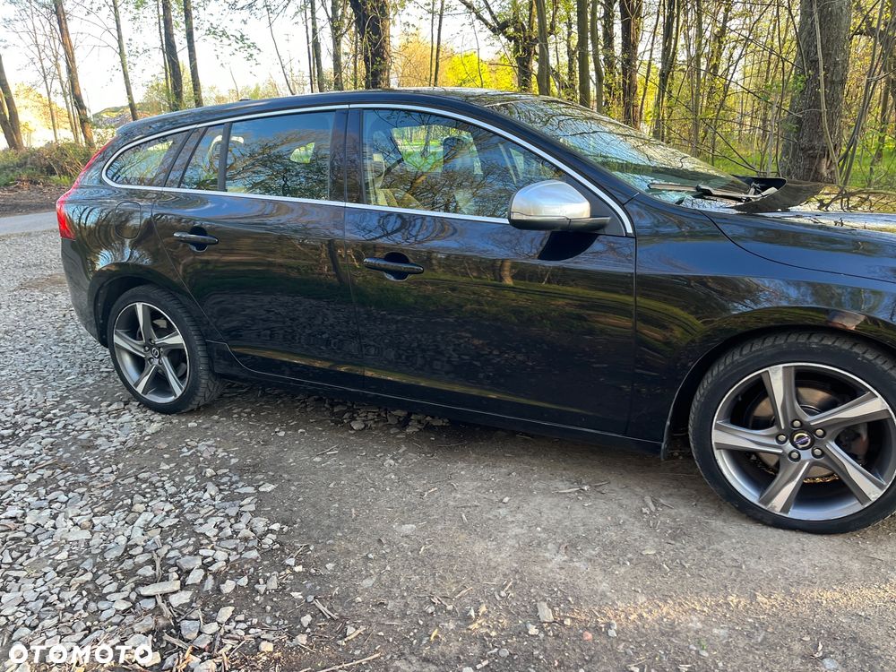 Volvo V60 D3 R-Design - 9