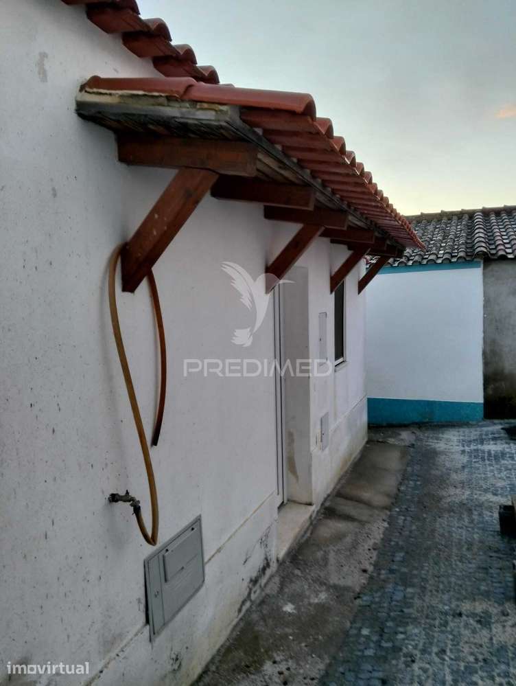 Moradia tipologia T2 com excelente quintal - Grande imagem: 2/19