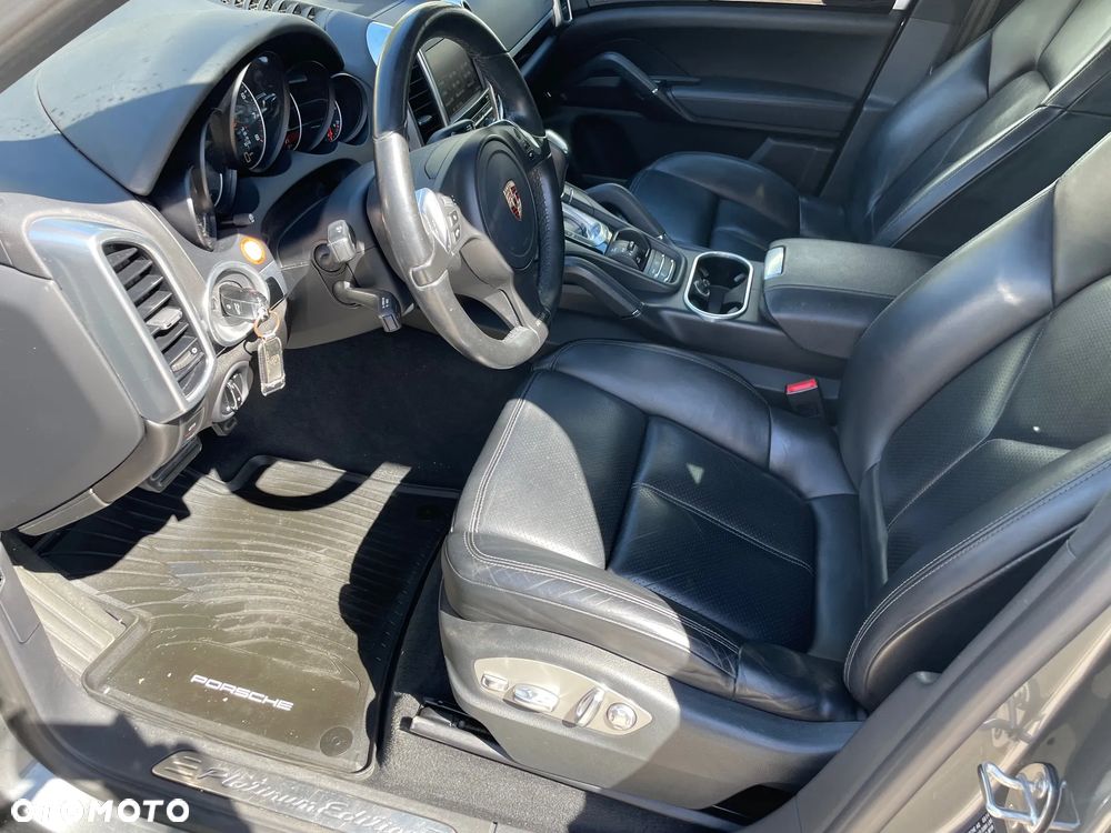 Porsche Cayenne - 12