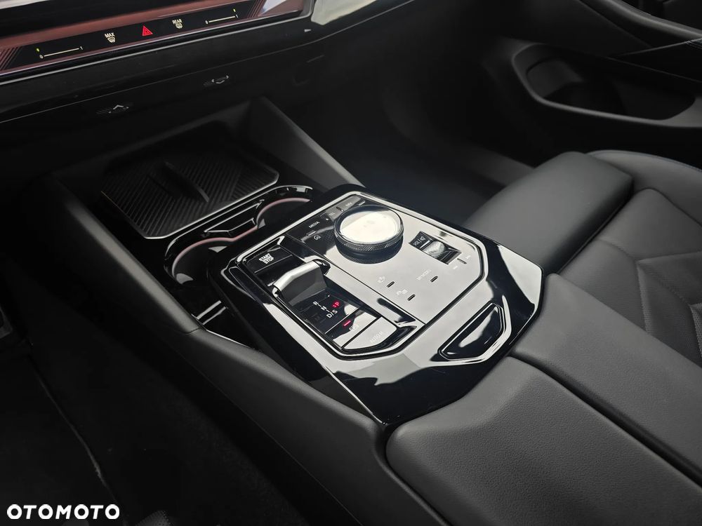 BMW Seria 5 520d xDrive mHEV M Sport - 24