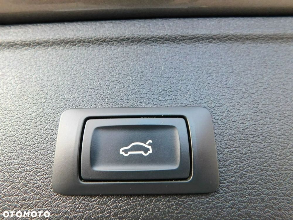 Audi A4 Avant 2.0 TDI Design - 19