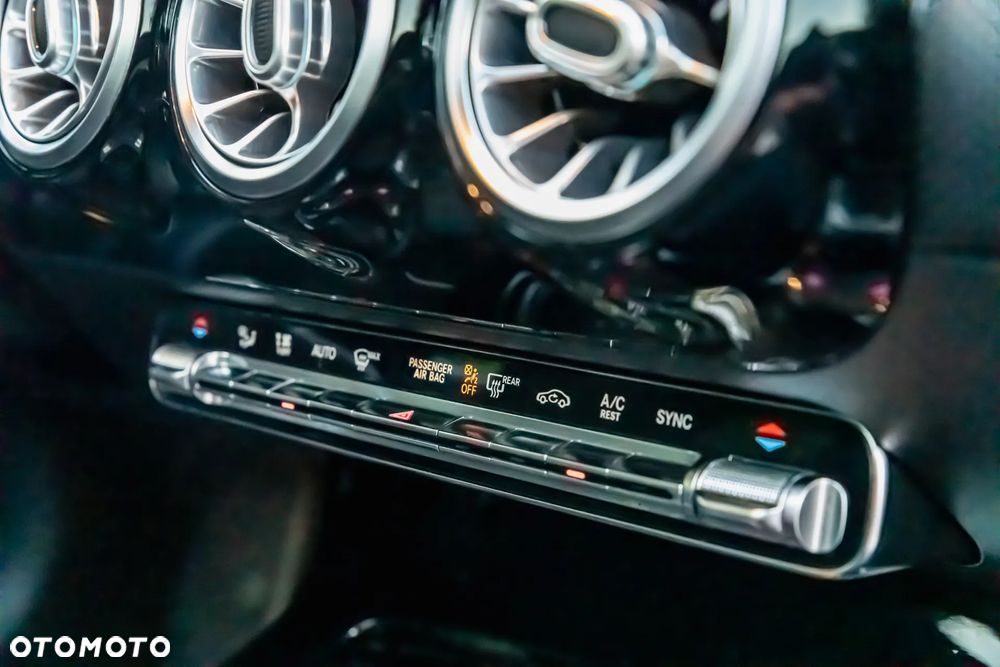 Mercedes-Benz CLA 250 4-Matic AMG Line 7G-DCT - 34