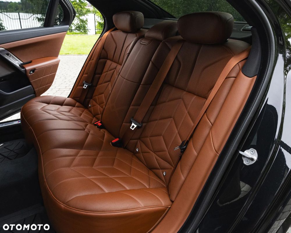 BMW Seria 7 - 16