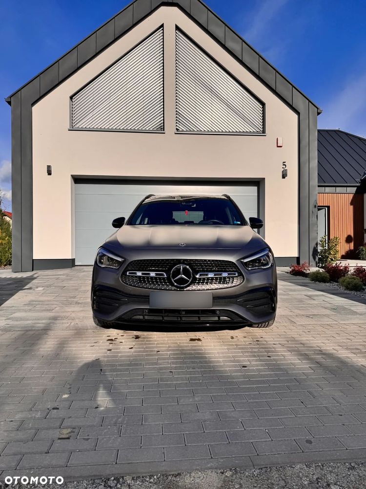 Mercedes-Benz GLA 200 - 1