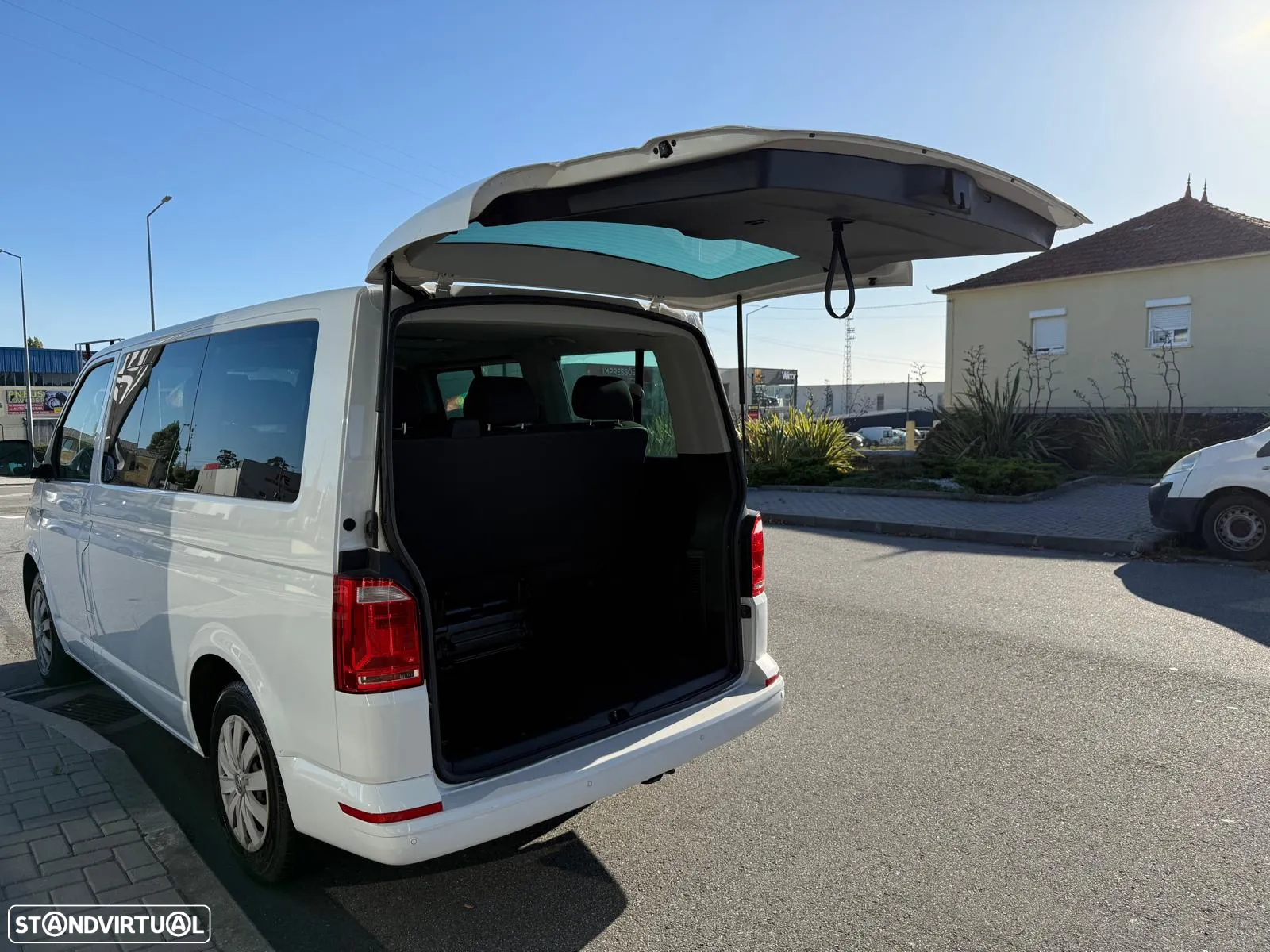 VW Caravelle 2.0 TDi BM Longa Comfortline - 15