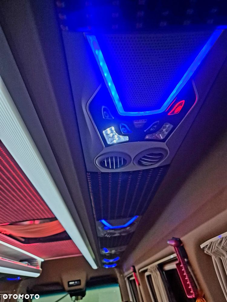 Mercedes-Benz Sprinter - 9