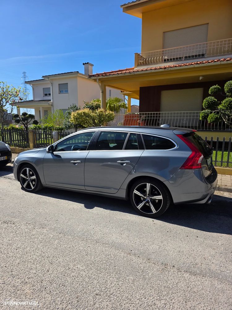 Volvo V60 2.0 D2 R-Design - 1