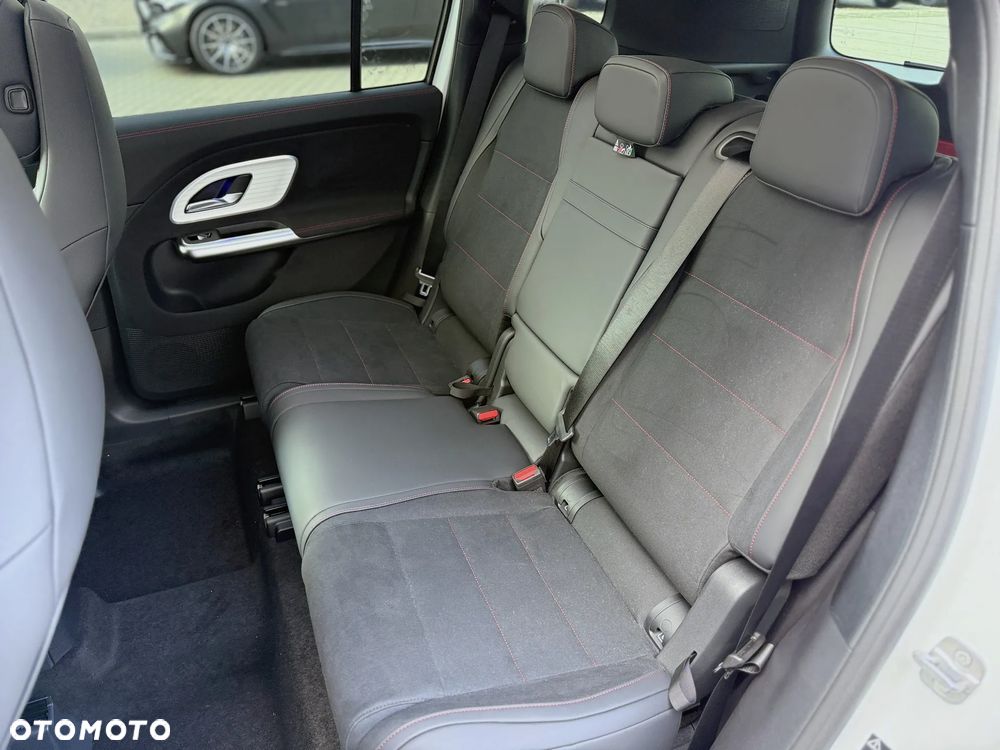 Mercedes-Benz GLB - 32