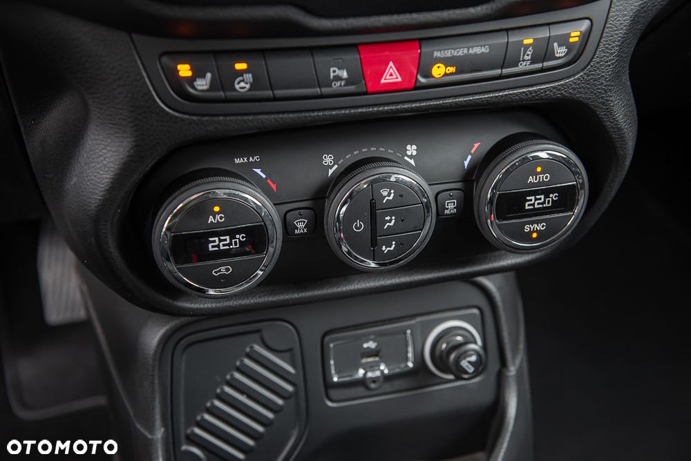 Jeep Renegade 1.4 MultiAir Limited FWD S&S - 23