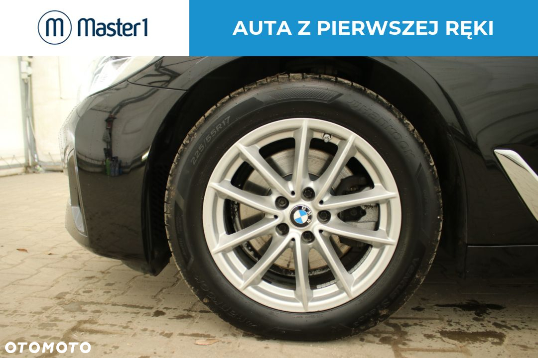 BMW Seria 5 520i mHEV - 12