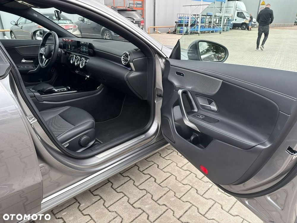 Mercedes-Benz CLA 180 7G-DCT Entry - 19