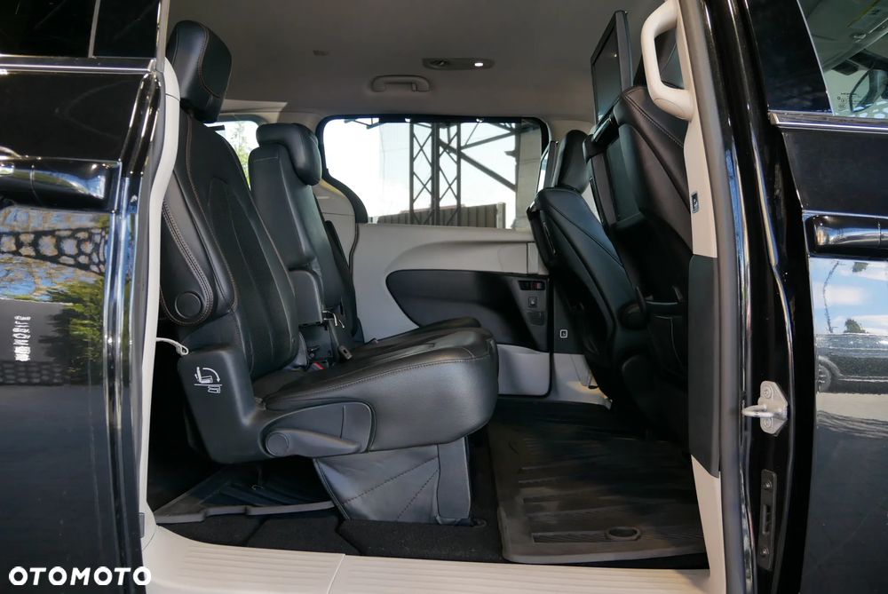 Chrysler Pacifica - 15
