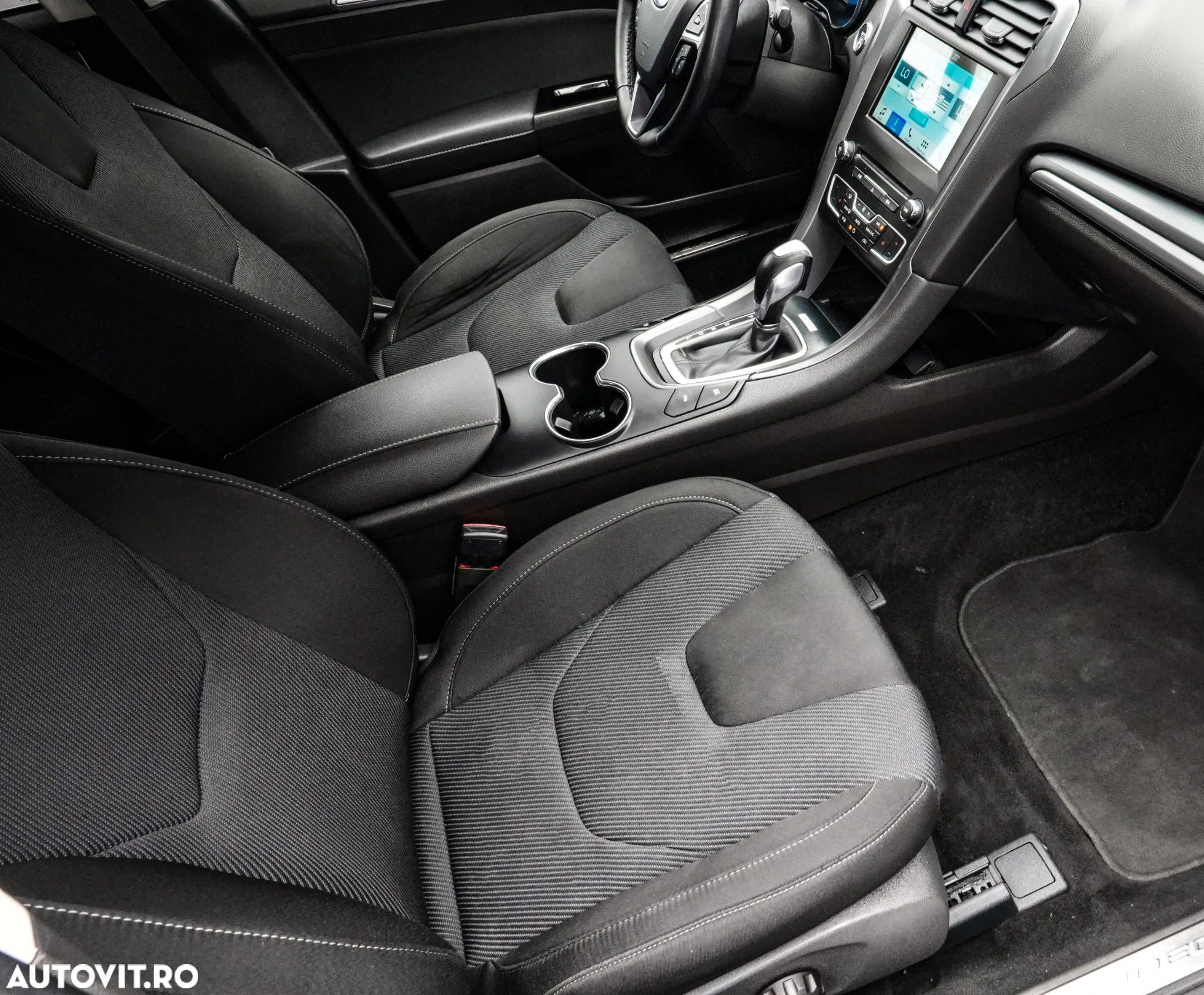 Ford Mondeo 2.0 Hybrid - 10