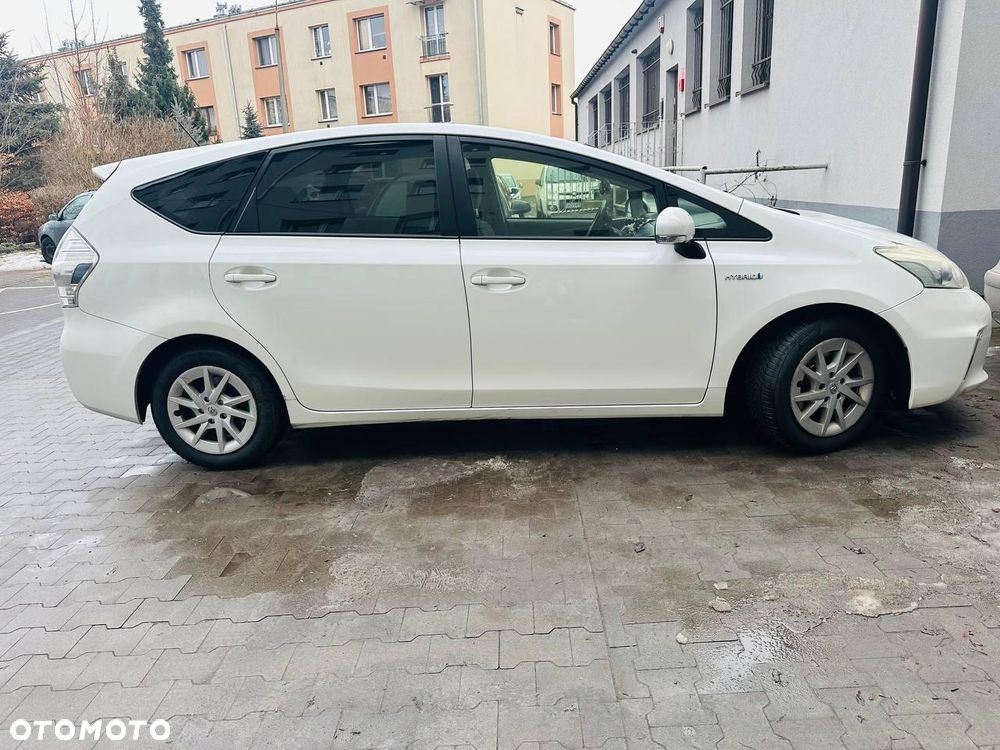 Toyota Prius (Hybrid) - 4