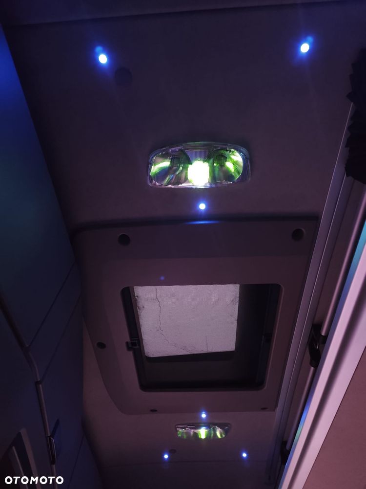 Mercedes-Benz ACTROS - 8