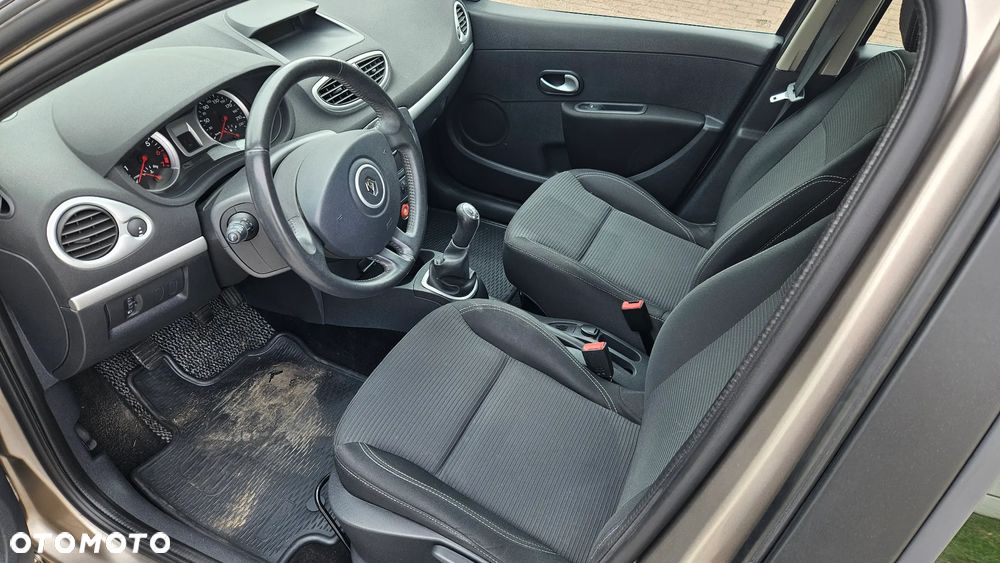 Renault Clio 1.2 16V Expression - 11