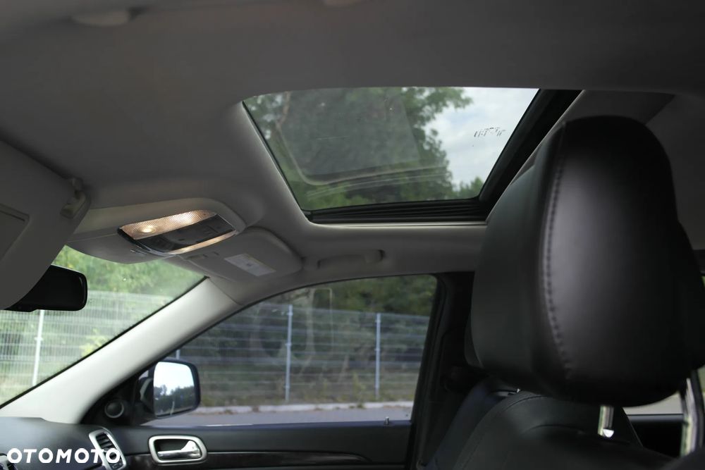 Jeep Grand Cherokee - 16
