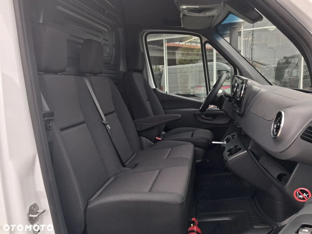 Mercedes-Benz Sprinter 319 CDI - 12