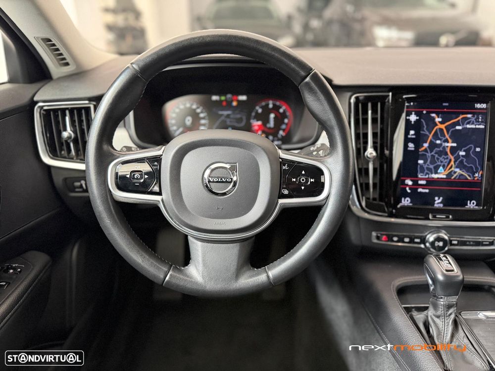 Volvo V90 2.0 D4 Momentum B.Pack Geartronic - 11
