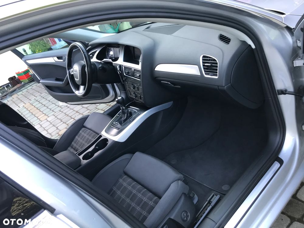 Audi A4 Avant 2.0 TDI DPF Ambiente - 31