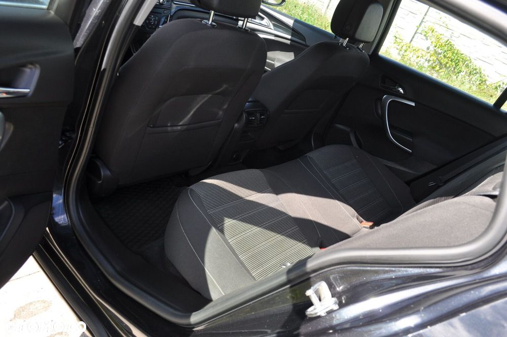 Opel Insignia - 17