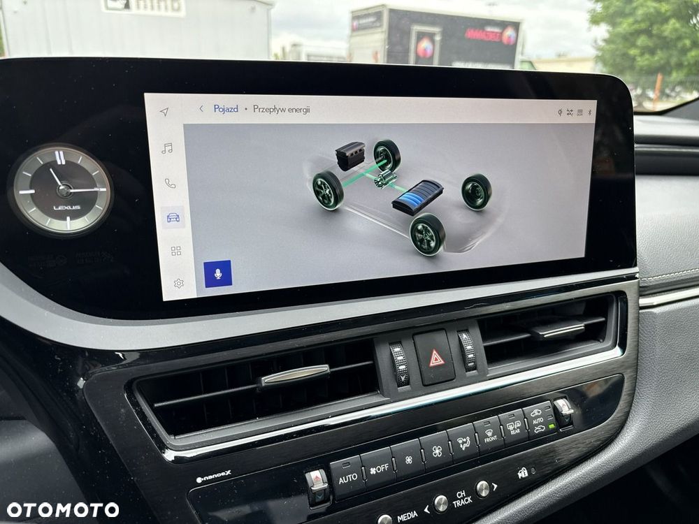 Lexus ES 300h Business Edition - 24