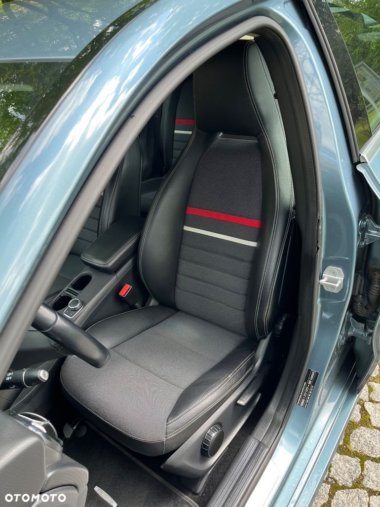 Mercedes-Benz Klasa A 180 BlueEfficiency Edition - 11