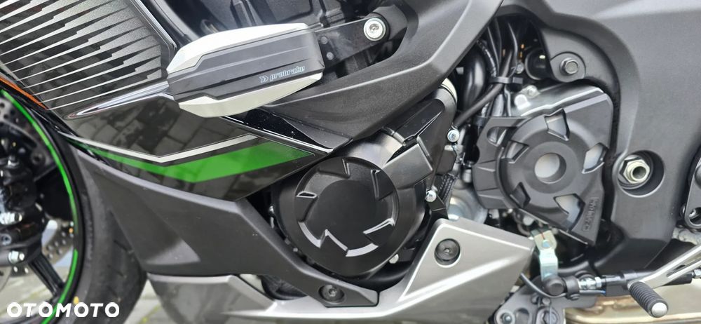 Kawasaki Ninja 1000 SX - 40
