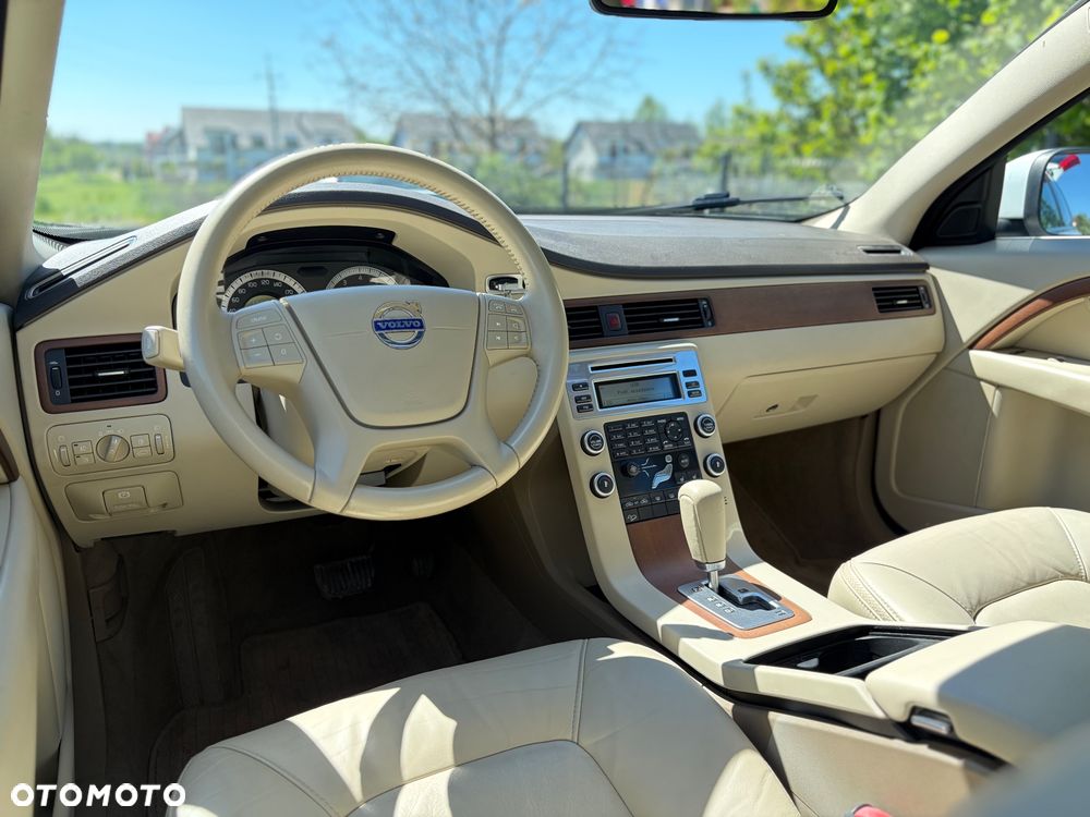Volvo XC 70 - 25