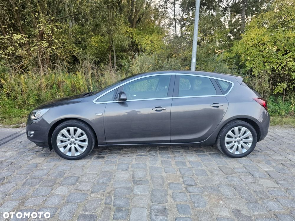 Opel Astra 2010 photo 3