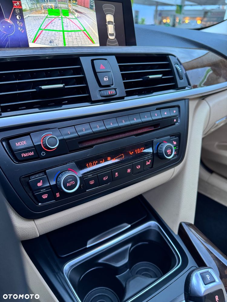 BMW Seria 3 328i xDrive - 28