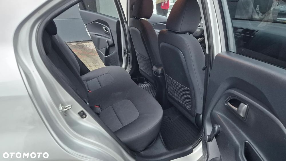 Kia Rio 1.2 Attract - 11