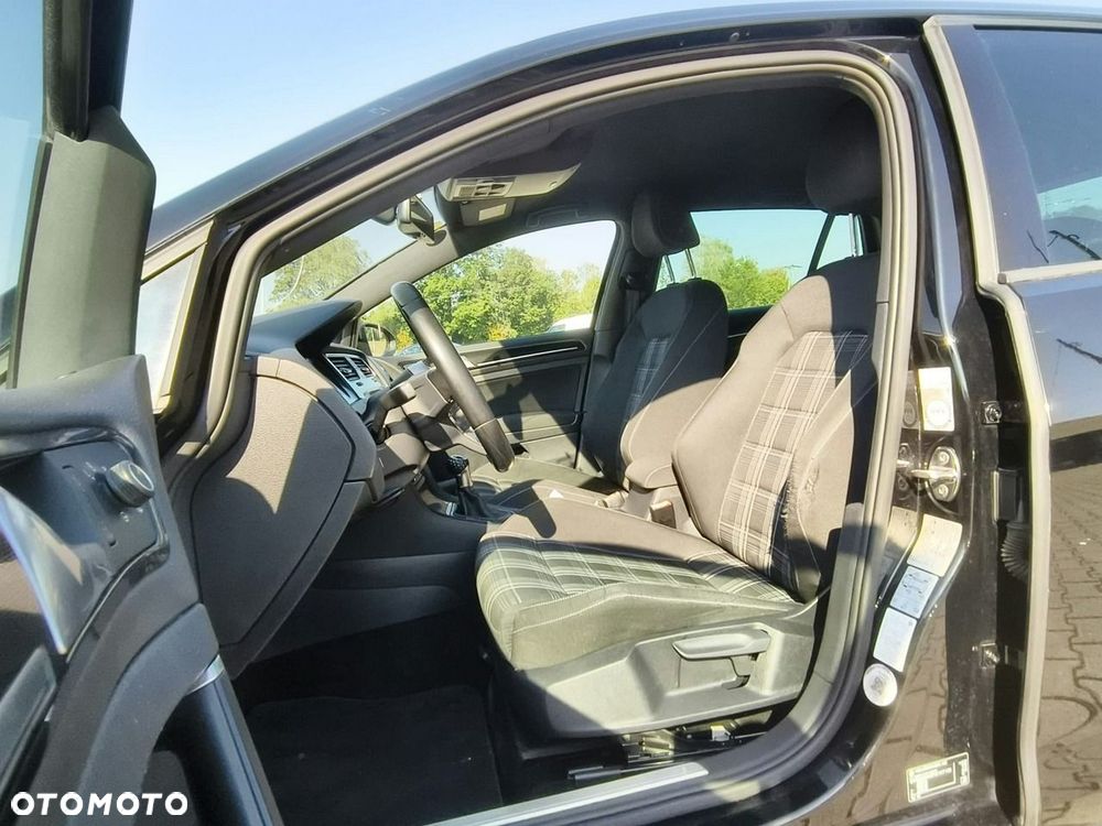 Volkswagen Golf - 9
